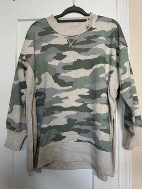 aerie NWT Camo Ribbed edges pullover Sweatshirt Slits on sides Sz M